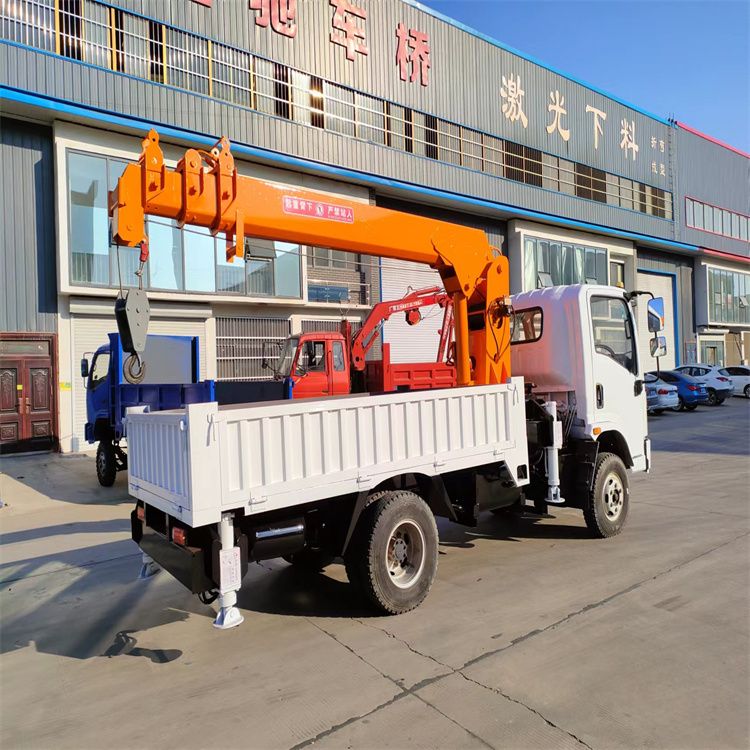 密云区三轮随车吊定制 农用改装机自备吊中瑞长期出售